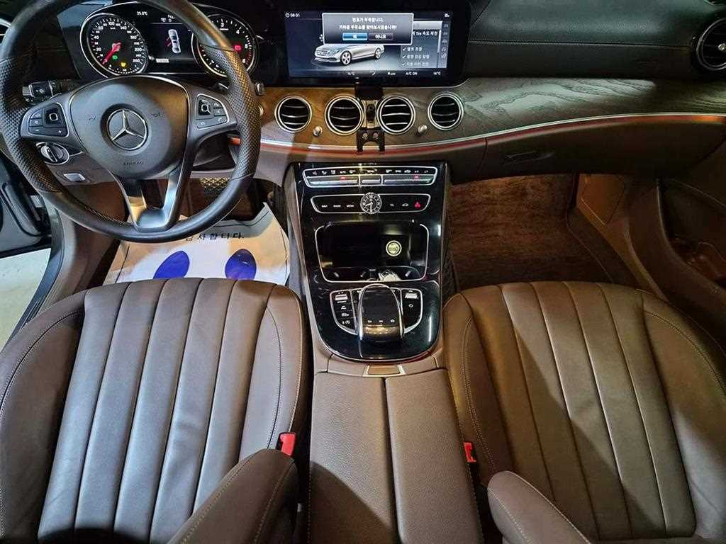 Mercedes Benz E class - Vista 10