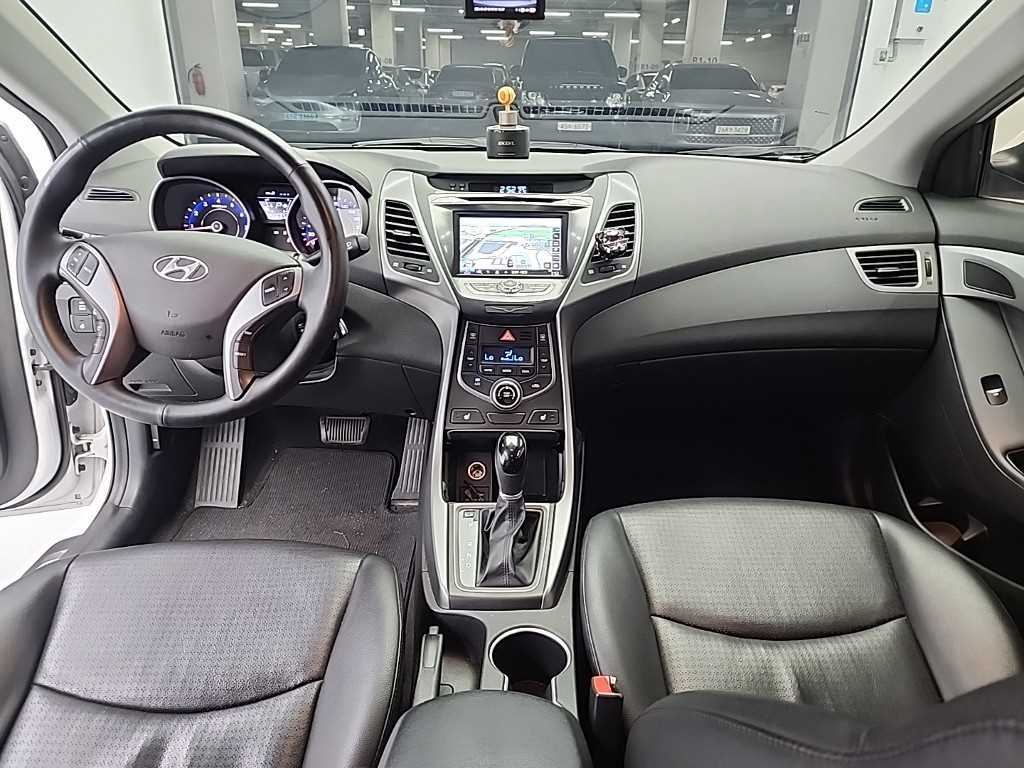 HYUNDAI Avante - Vista 7