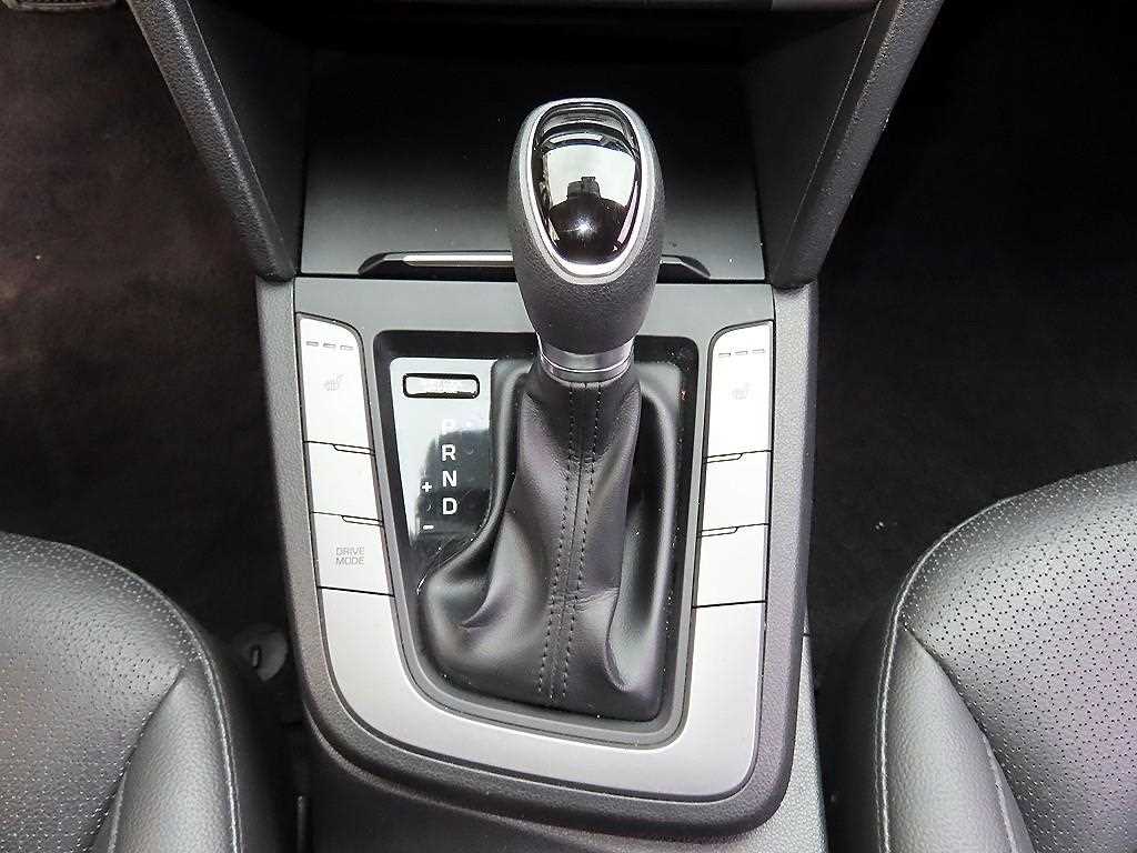 HYUNDAI Avante - Vista 10