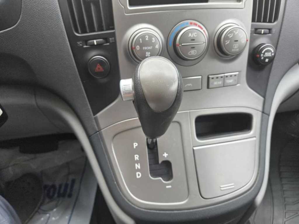 HYUNDAI Starex - Vista 10
