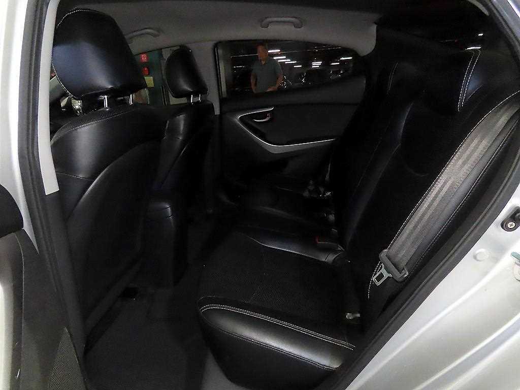 HYUNDAI Avante - Vista 7