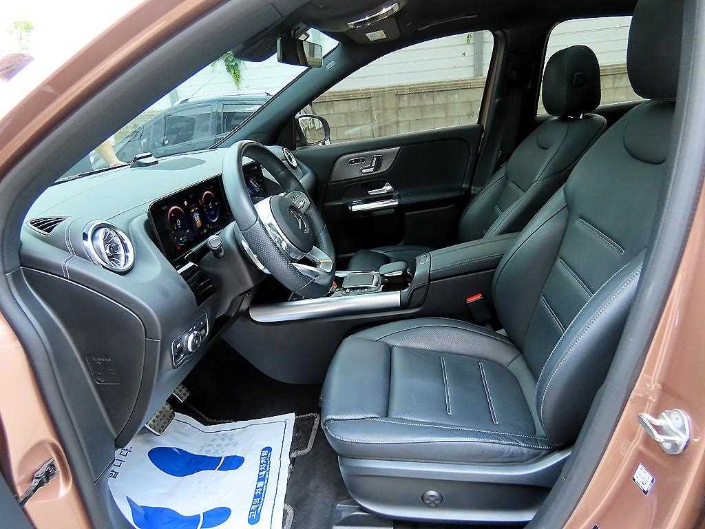 Mercedes Benz EQA - Vista 5