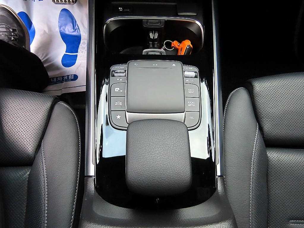 Mercedes Benz EQA - Vista 12