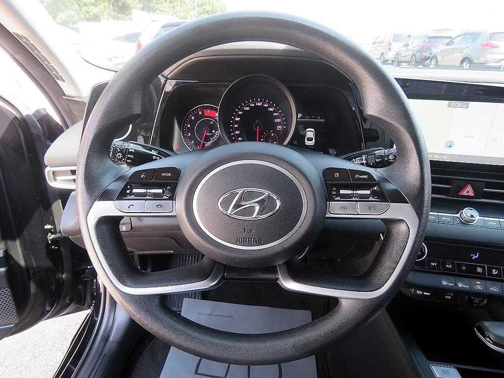 HYUNDAI Avante - Vista 10