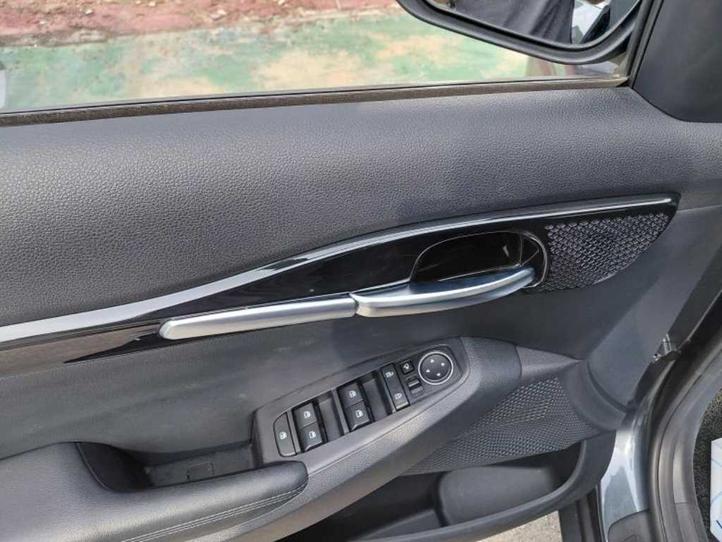 KIA Seltos - Vista 8