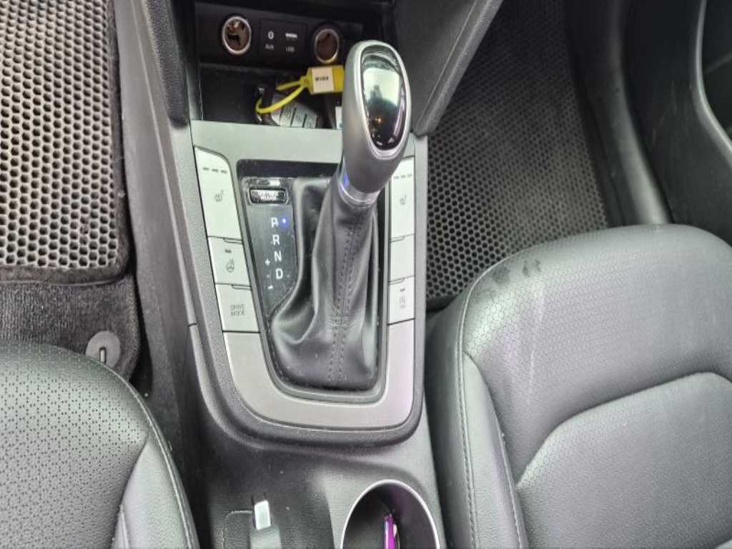 HYUNDAI Avante - Vista 5
