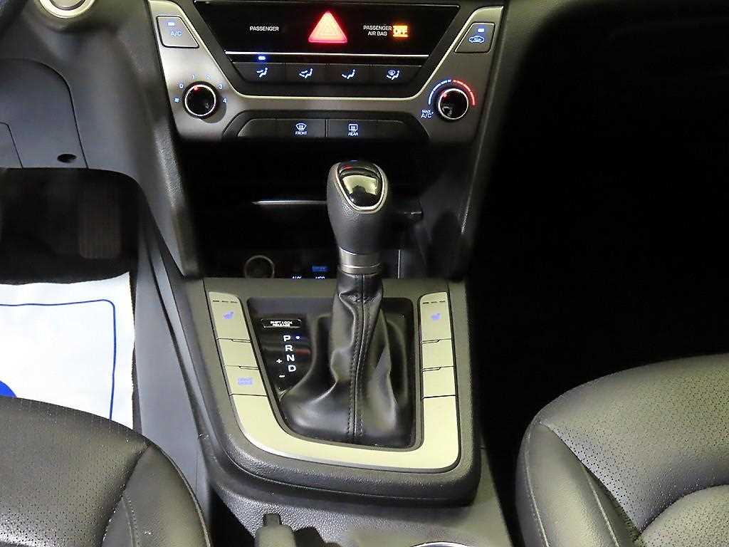 HYUNDAI Avante - Vista 12