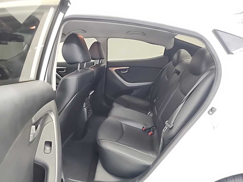 HYUNDAI Avante - Vista 12