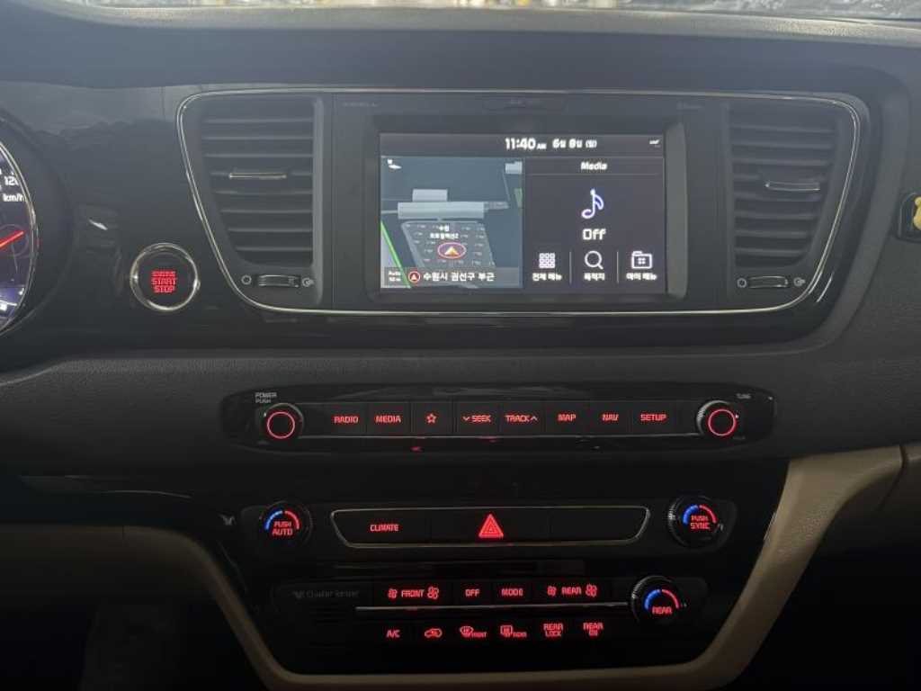KIA Carnival - Vista 12