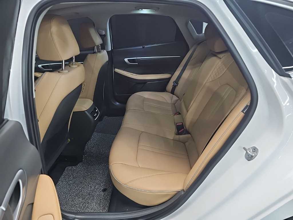 HYUNDAI Sonata - Vista 12