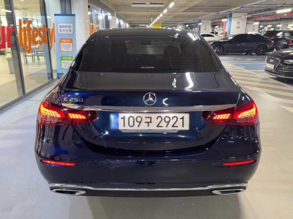 Mercedes Benz E class - Vista 5