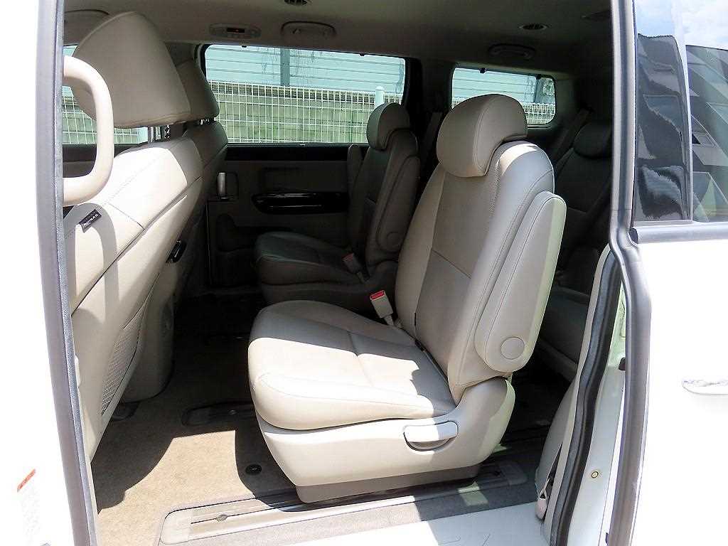 KIA Carnival - Vista 6