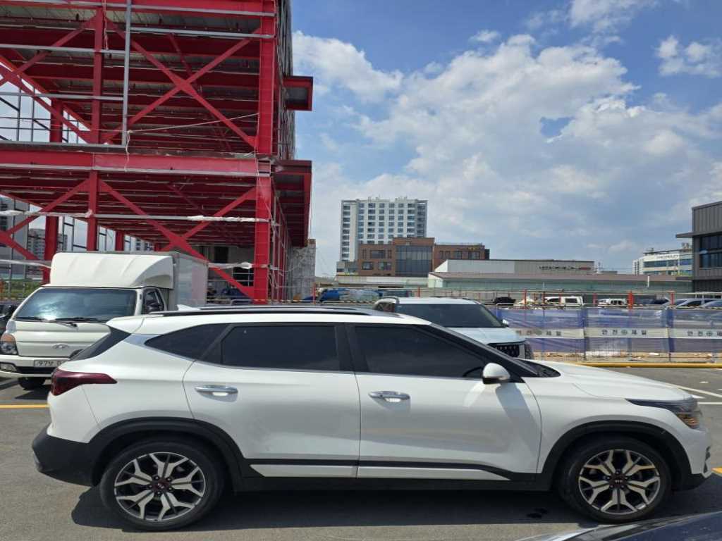 KIA Seltos - Vista 3