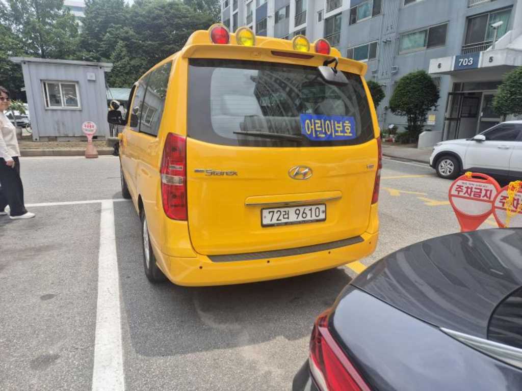 HYUNDAI Starex - Vista 3