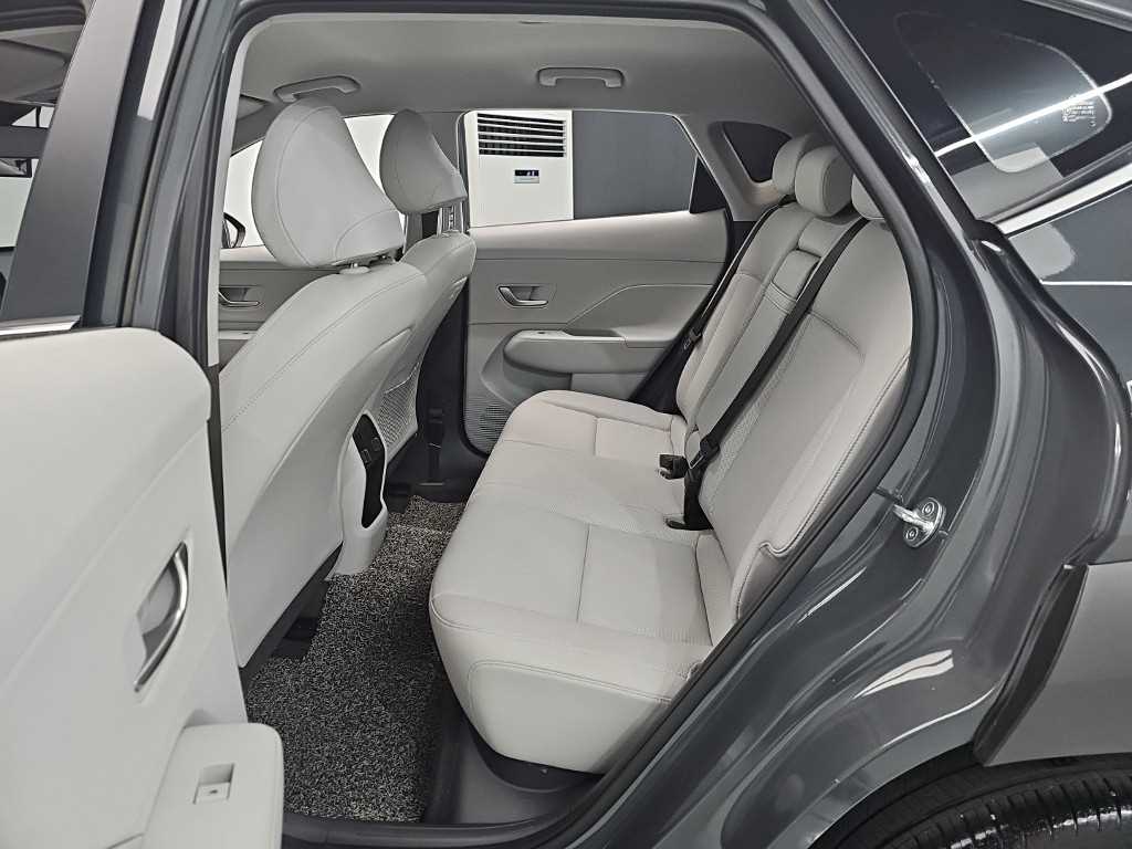 HYUNDAI Kona - Vista 12