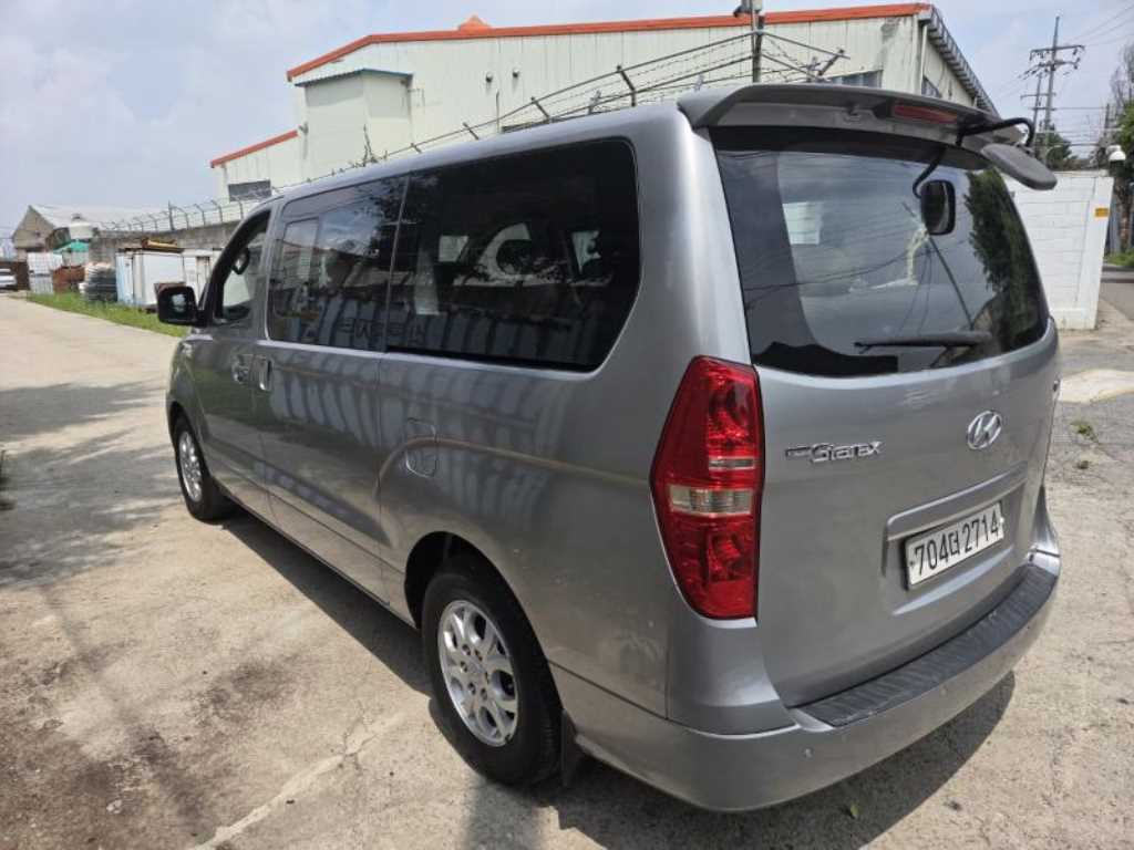 HYUNDAI Starex - Vista 5