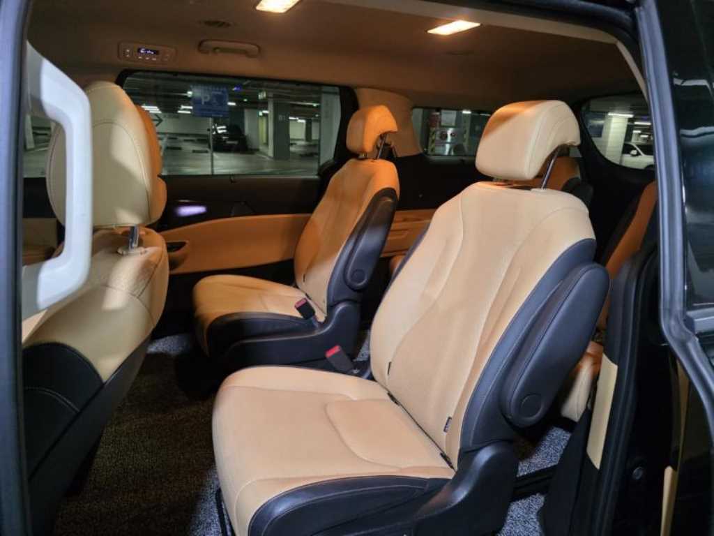 KIA Carnival - Vista 9
