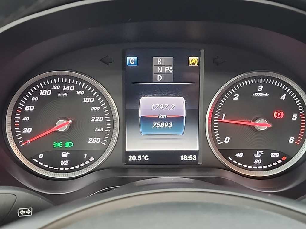 Mercedes Benz C Class - Vista 6