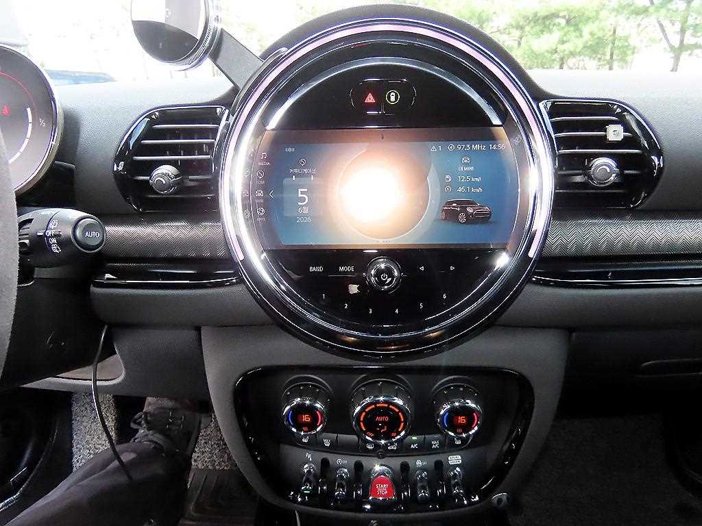 Mini Clubman - Vista 11