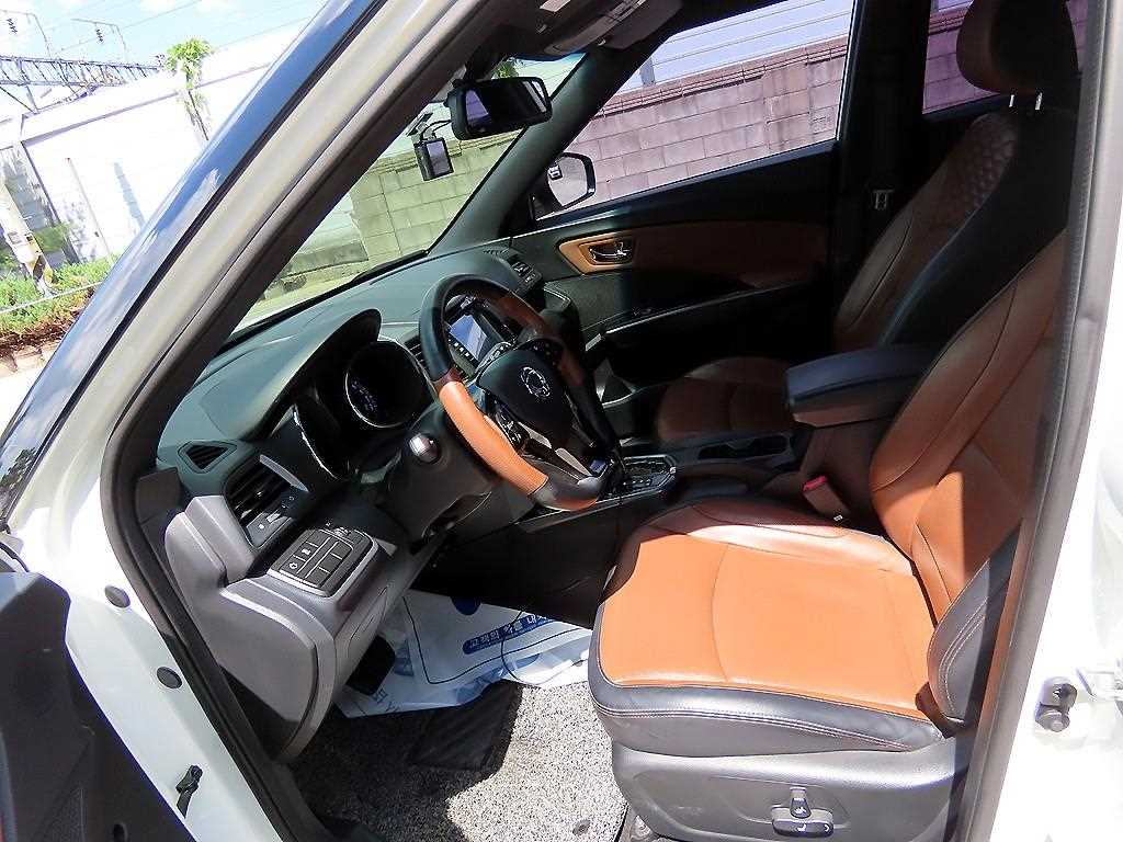 Ssangyong Tivoli - Vista 5