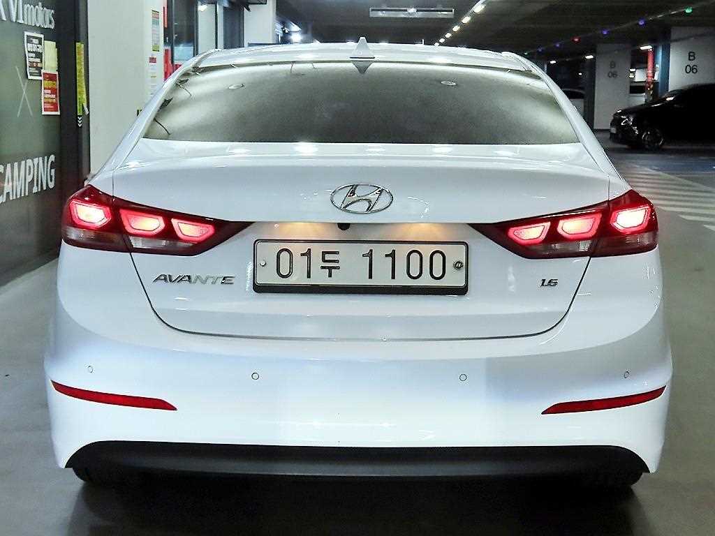 HYUNDAI Avante - Vista 5