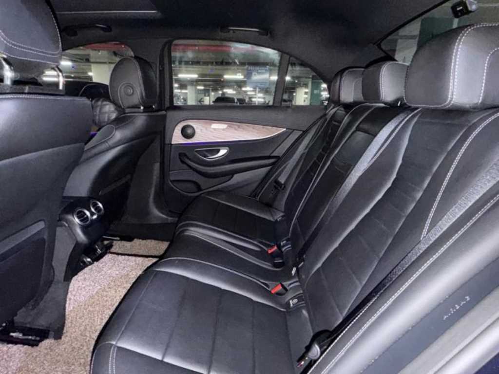 Mercedes Benz E class - Vista 7