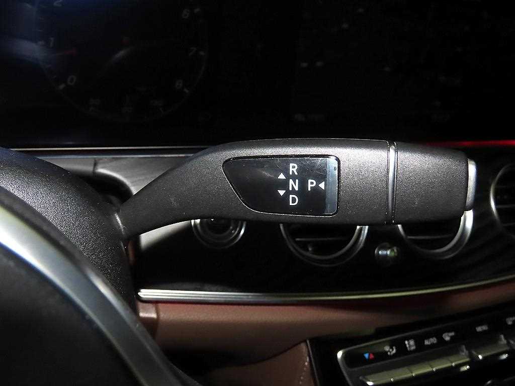 Mercedes Benz E class - Vista 12