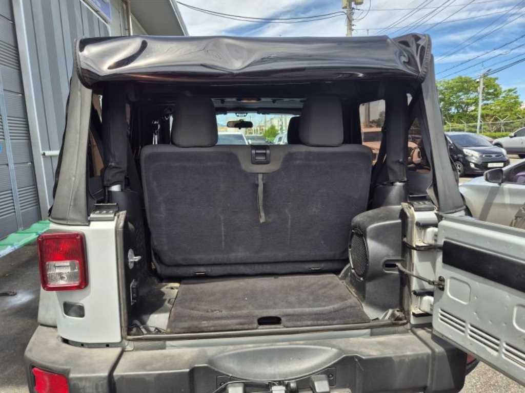 Jeep Wrangler - Vista 11