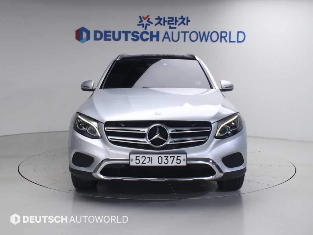 Mercedes Benz GLC Class - Vista 3