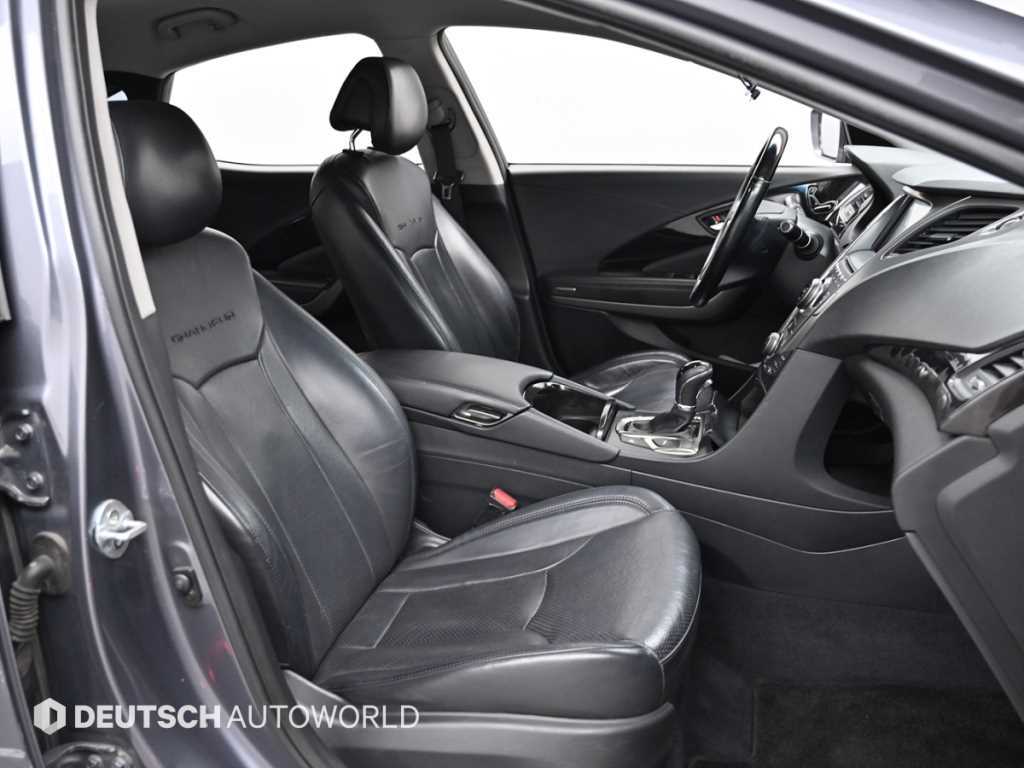 HYUNDAI Grandeur - Vista 10