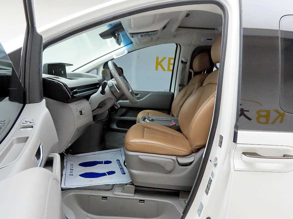 HYUNDAI Staria - Vista 11