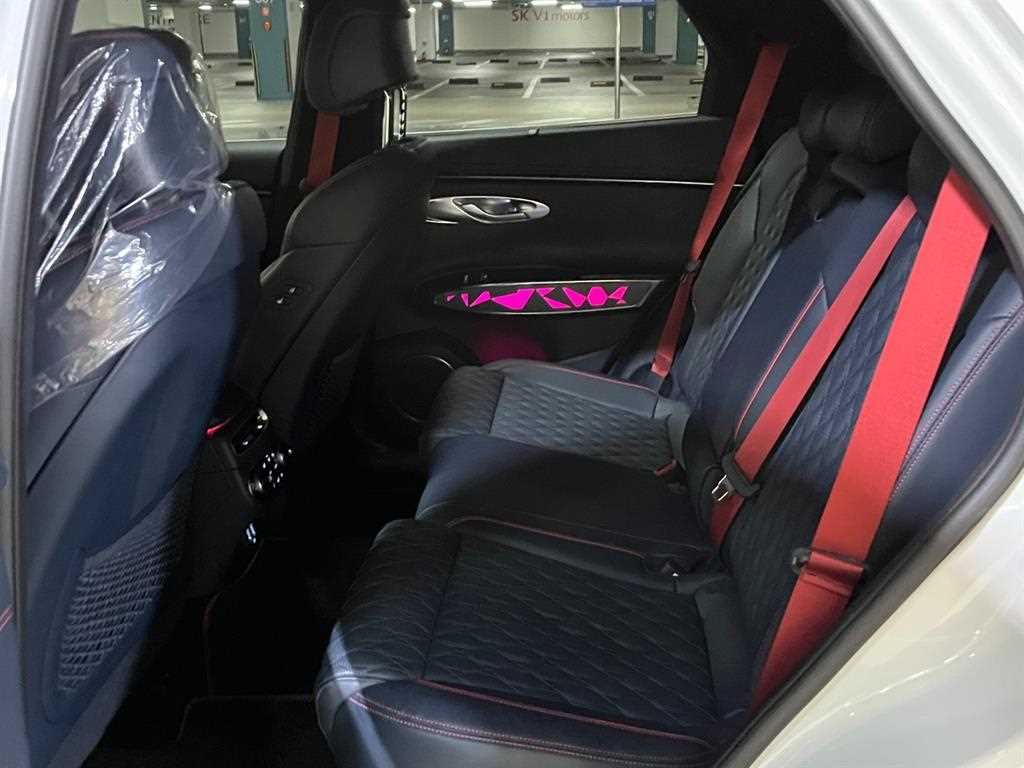 Genesis GV70 - Vista 8