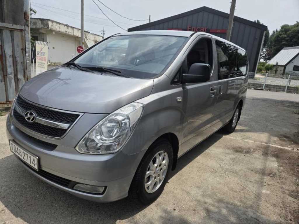 HYUNDAI Starex - Vista 2