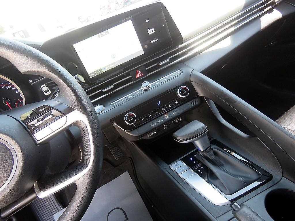 HYUNDAI Avante - Vista 11