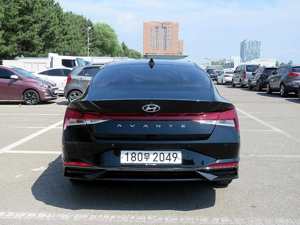 HYUNDAI Avante - Vista 3