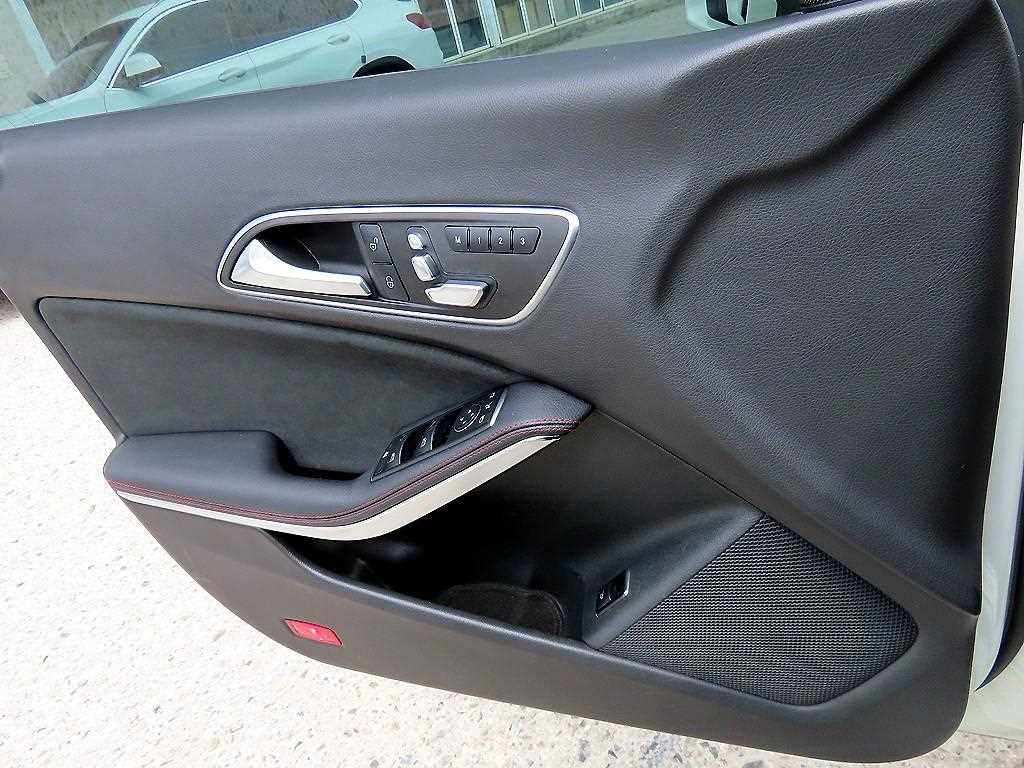 Mercedes Benz CLA Class - Vista 12