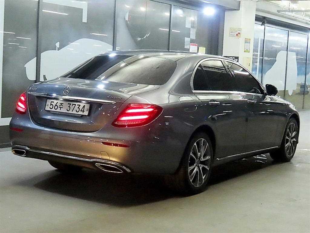Mercedes Benz E class - Vista 4