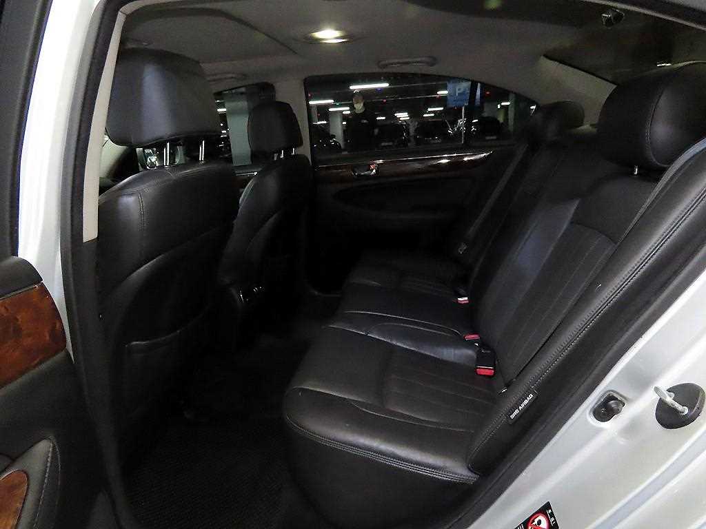 HYUNDAI Genesis - Vista 7