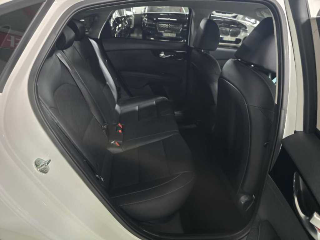 KIA K3 2023 Blanco - Importación desde Corea - HF Imports Iquique - Foto 18