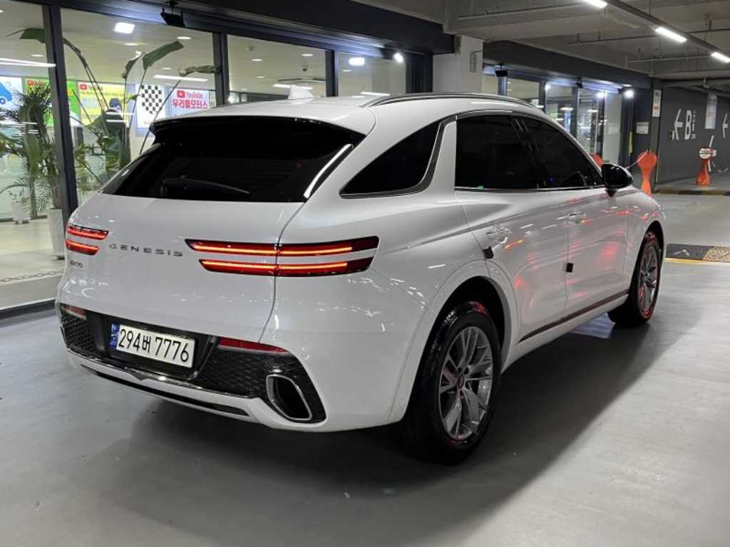 Genesis GV70 - Vista 5