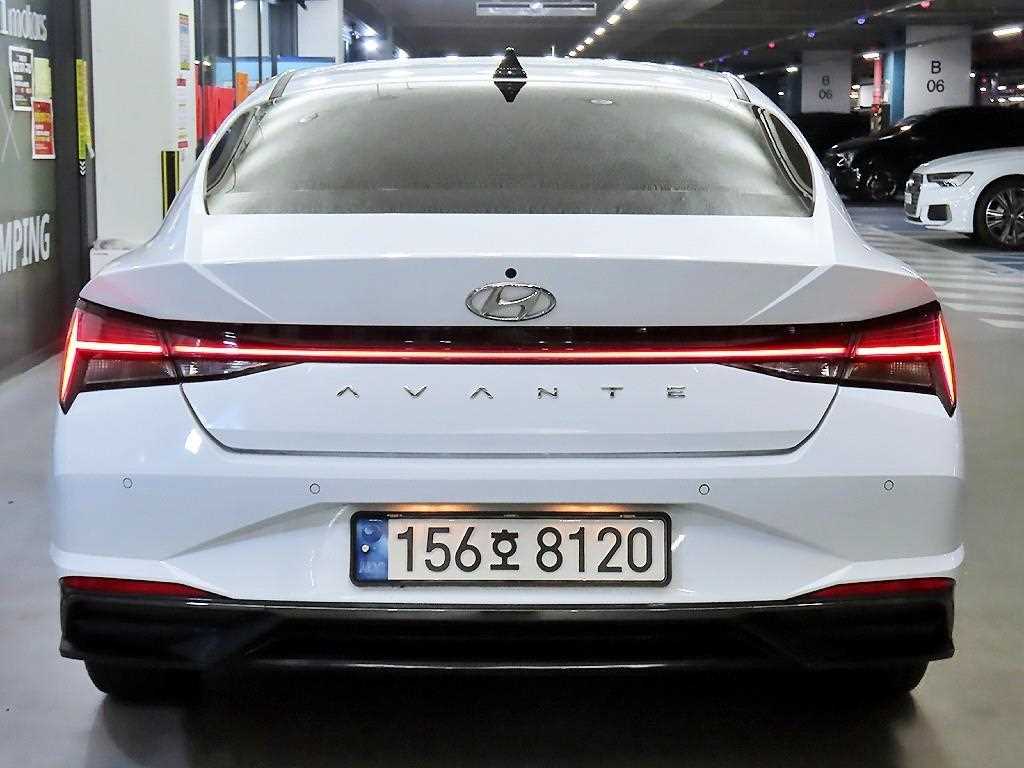 HYUNDAI Avante - Vista 5