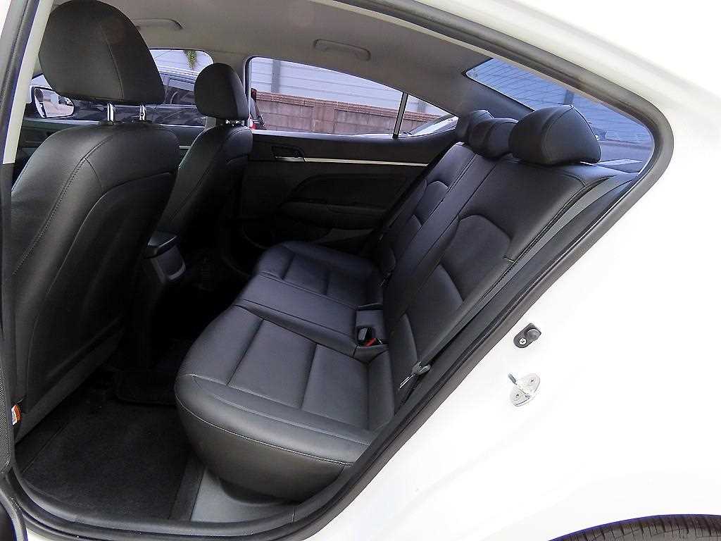 HYUNDAI Avante - Vista 6