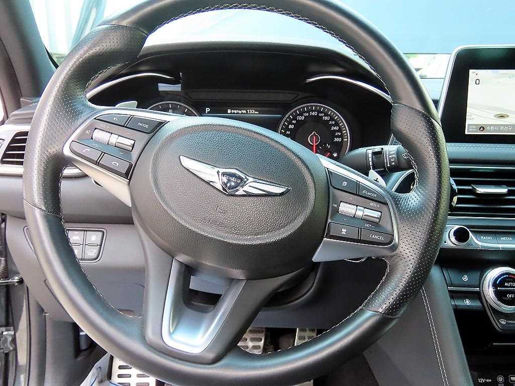 Genesis G70 - Vista 8