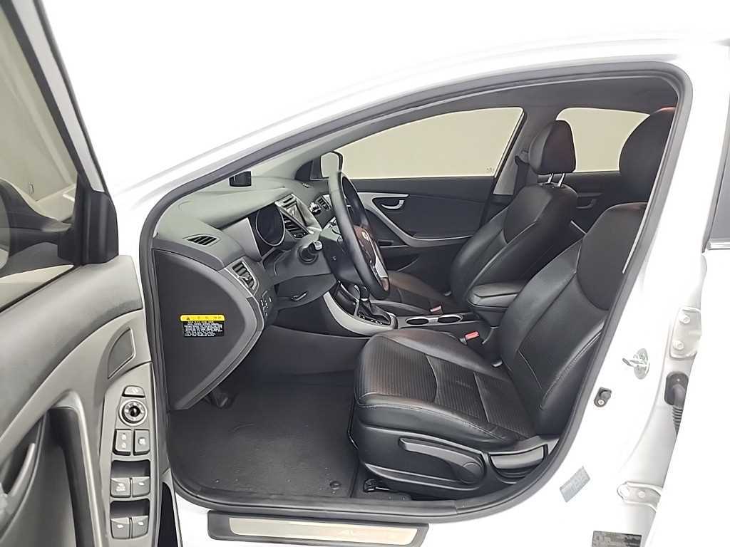 HYUNDAI Avante - Vista 11
