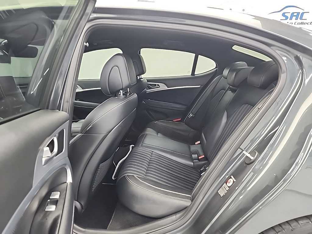 Genesis G70 - Vista 12