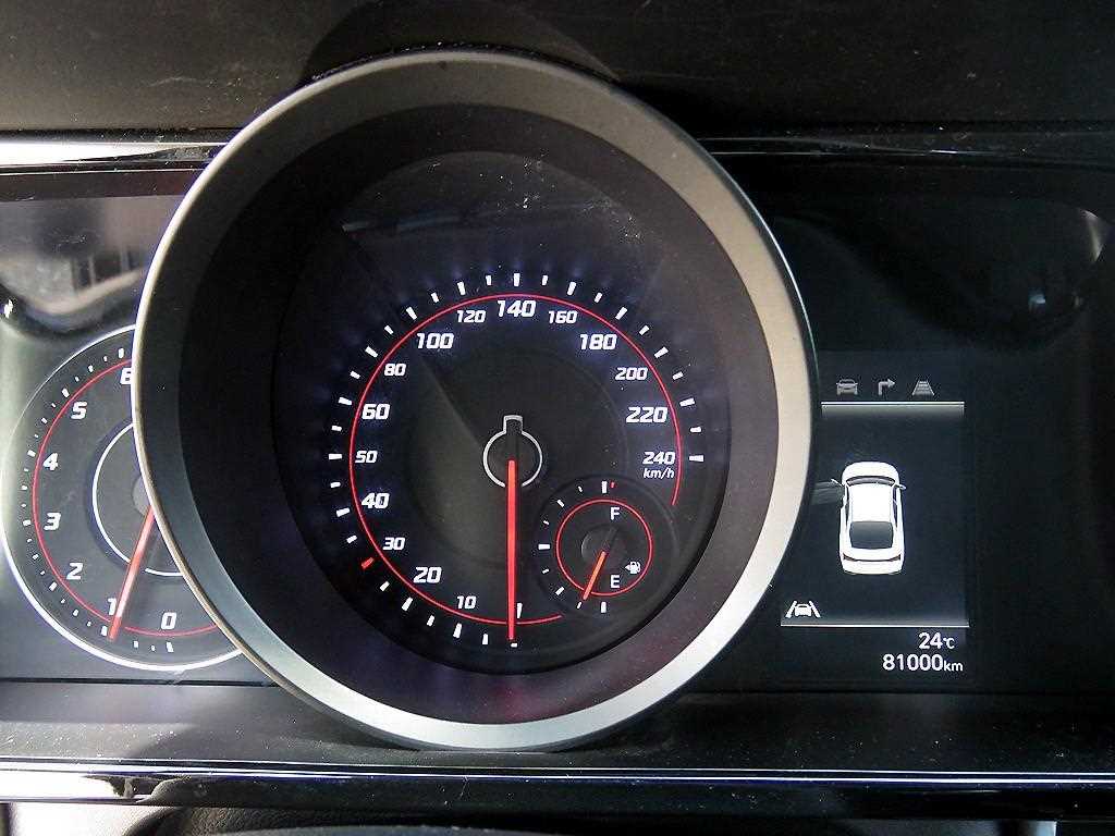 HYUNDAI Avante - Vista 12