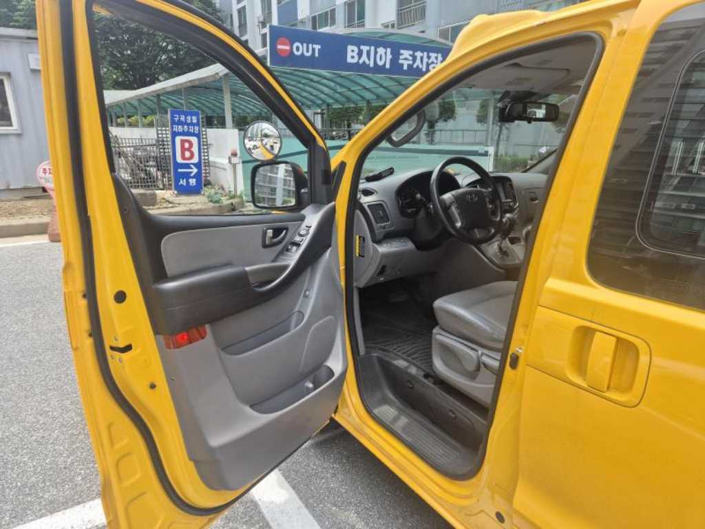 HYUNDAI Starex - Vista 5