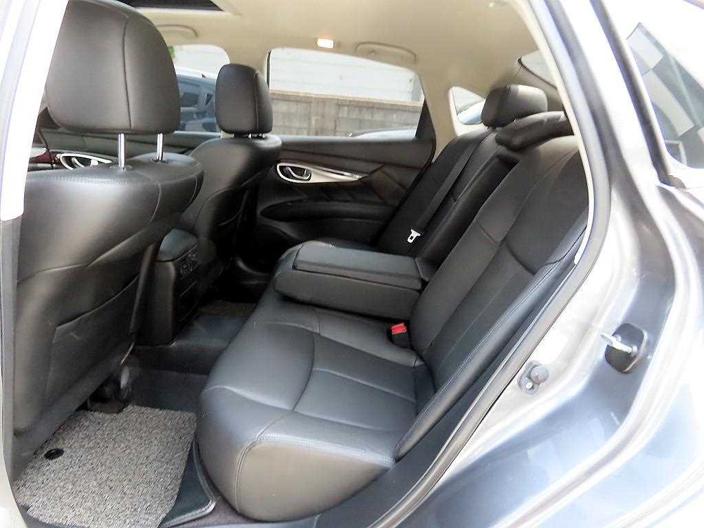 Infiniti Q - Vista 6