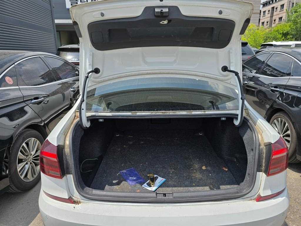 Volkswagen Passat 2018 Blanco - Importación desde Corea - HF Imports Iquique - Foto 17