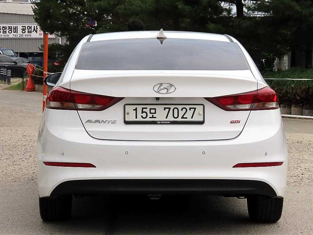 HYUNDAI Avante - Vista 4